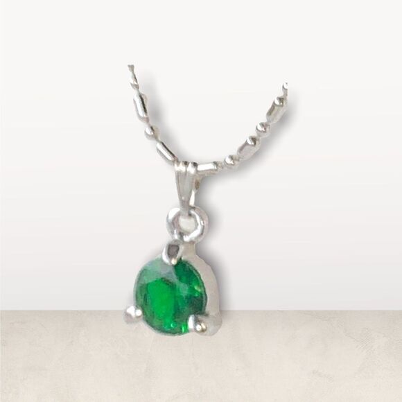 Green crystal faceted pendant necklace 18k GP 16” - Picture 6 of 8